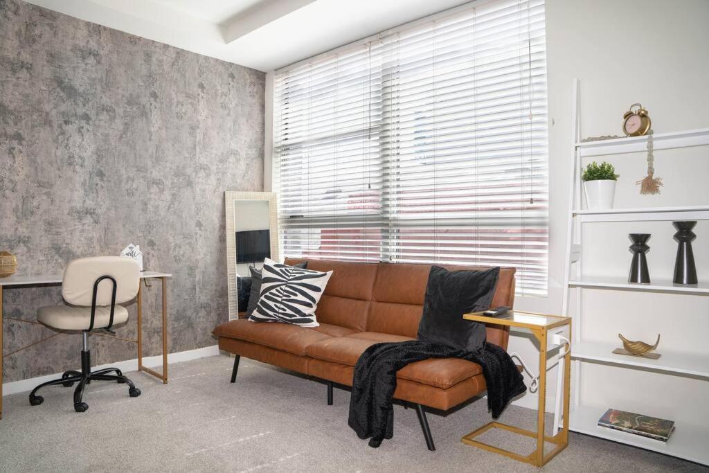 June Specials- Suite Spot Dtla- Free Parking For One Car! Лос-Анджелес Экстерьер фото